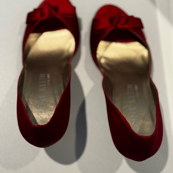 Red Satin Heels Size 38.5 - Picture 2 of 6